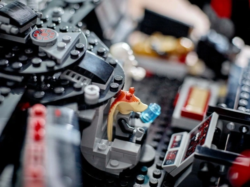 Конструктор LEGO Star Wars 75389 Тёмный Сокол Тысячелетия Конструктор LEGO Star Wars 75389 Тёмный Сокол Тысячелетия
