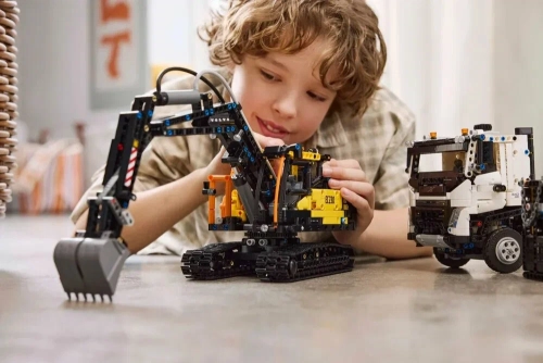 Конструктор LEGO Technic 42175 Volvo FMX Truck & EC230 Electric Excavat Конструктор LEGO Technic 42175 Volvo FMX Truck & EC230 Electric Excavat