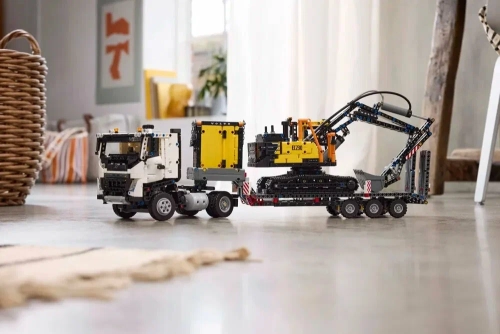 Конструктор LEGO Technic 42175 Volvo FMX Truck & EC230 Electric Excavat Конструктор LEGO Technic 42175 Volvo FMX Truck & EC230 Electric Excavat