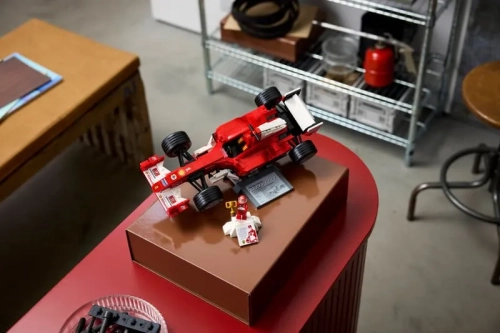 Конструктор LEGO Creator 11375 Ferrari F2004 & Michael Schumacher 