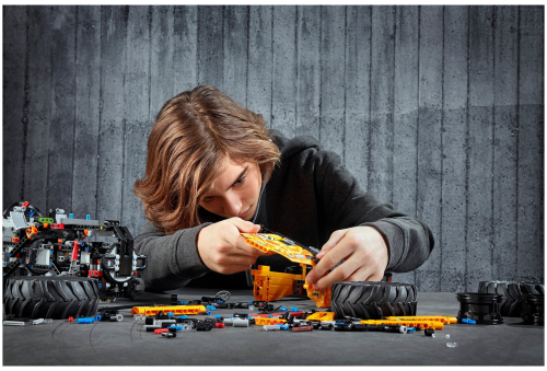 Электромеханический конструктор LEGO Technic 42099 Экстремальный внедорожник