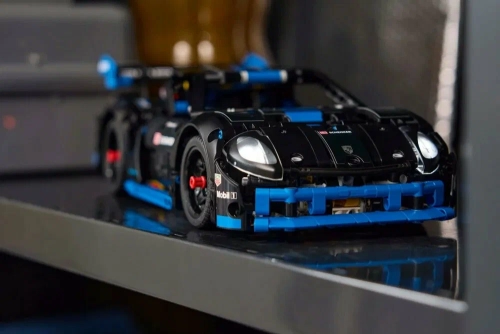 LEGO Technic 42176 Porsche GT4 e-Performance