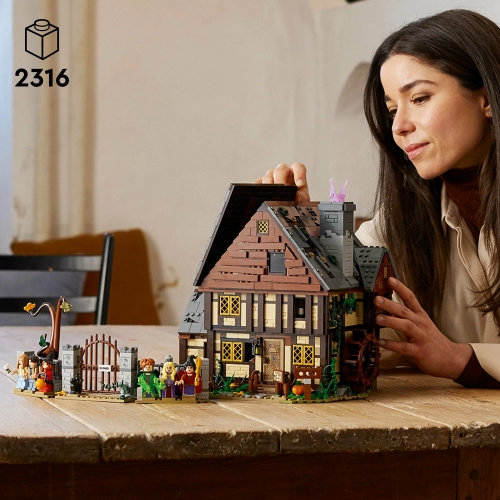 Lego Ideas 21341 Disney Hocus Pocus: The Sanderson Sisters' Cottage
