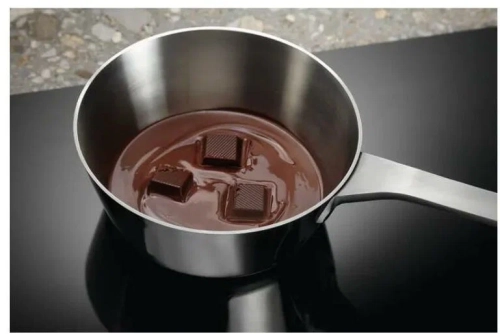 Варочная панель индукционная Electrolux LIT30230C